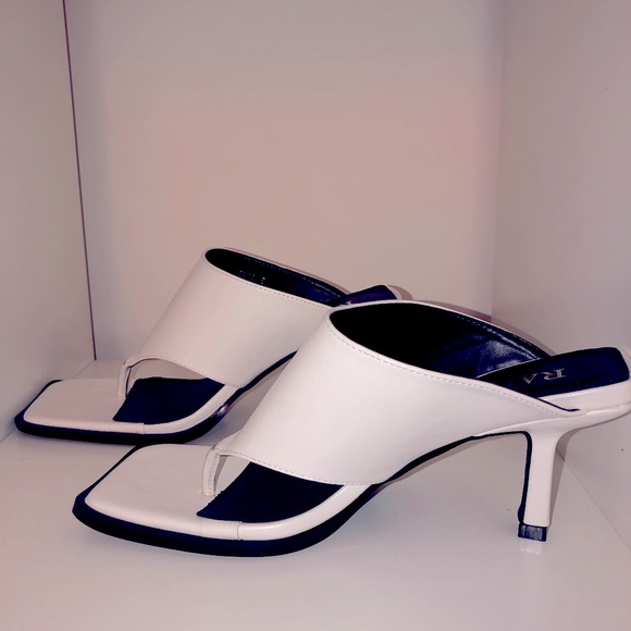 COPY - ZARA White Heeled Thong Sandals - Picture 3 of 3